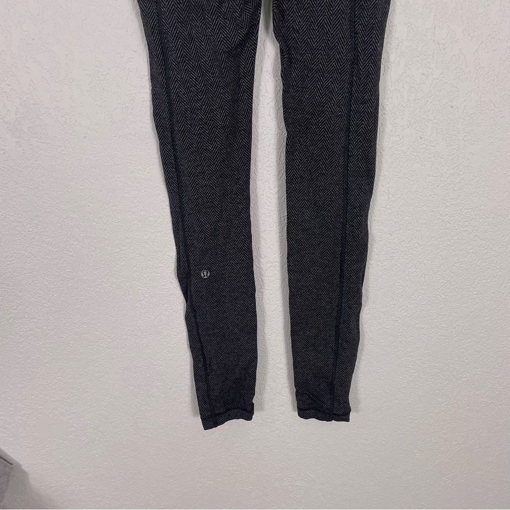 Lululemon Grey and Black Herringbone Leggings with Pockets - Picture 7 of 9